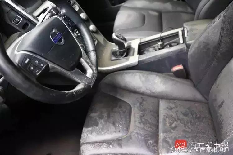 “山竹”过后首个工作日：广东人爬树都要去上班！