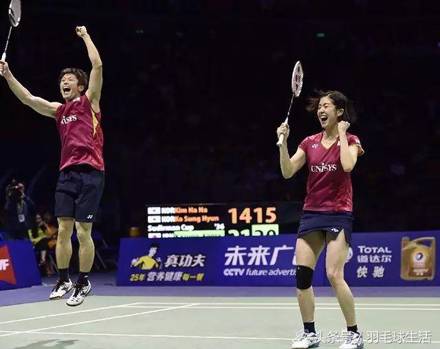 打羽毛球最美的女的,一大群美女打羽毛球