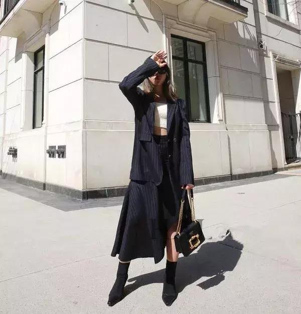 胖女孩的穿衣典范｜她又矮又胖，却因穿衣有18万关注？