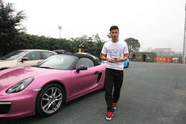 武磊在国足有多少钱,国足球员豪车视频