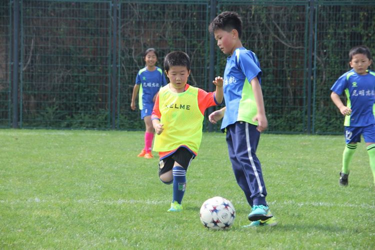 孩子踢足球算体育加分吗,孩子学踢足球有多厉害