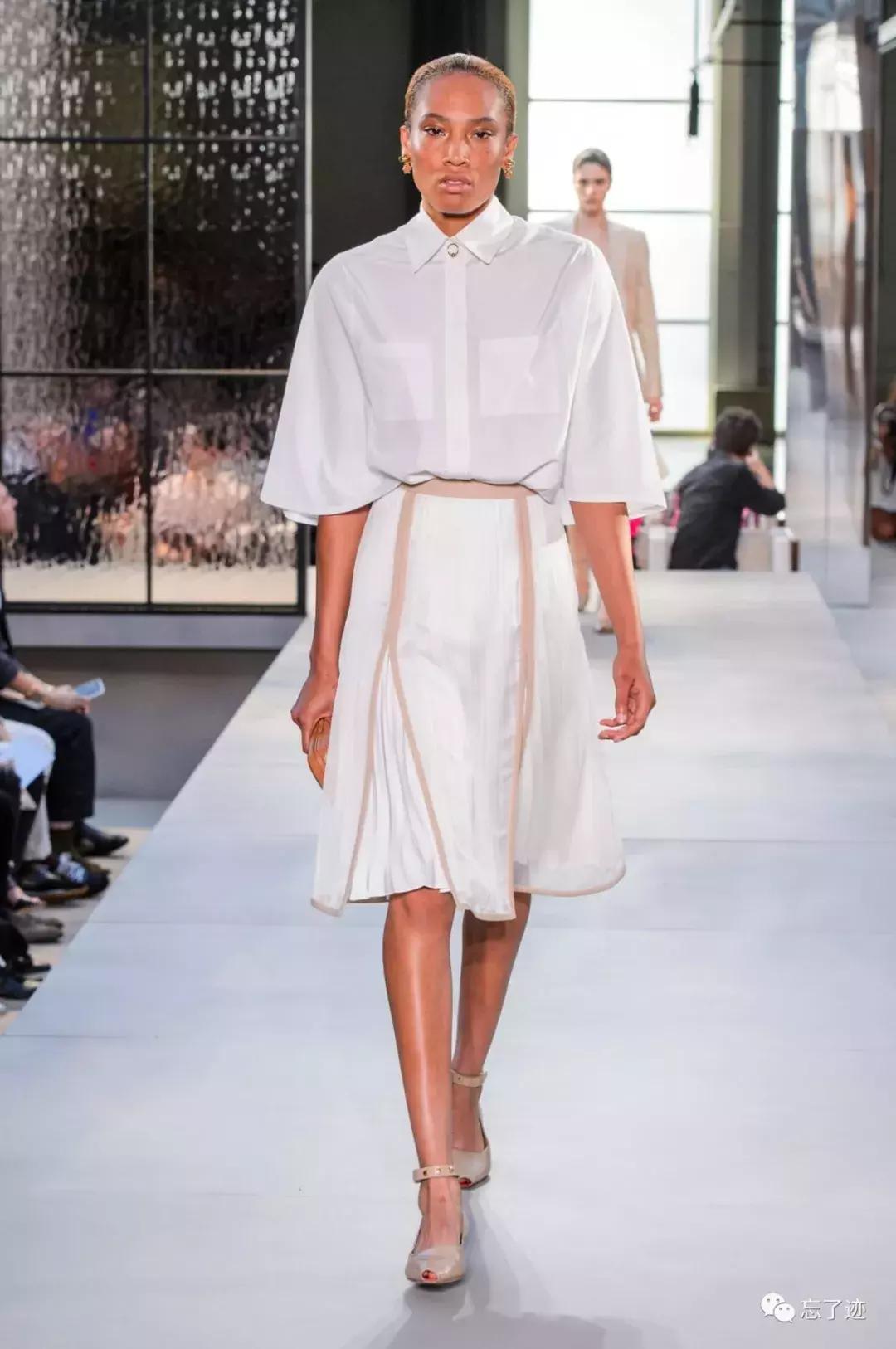 2019年burberry时装周,burberry春夏大秀背面