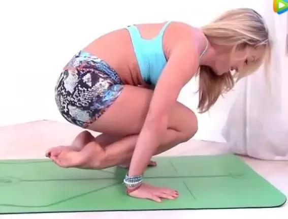 瑜伽斜板式，2分钟支撑，均匀瘦全身胜过跑步1000米