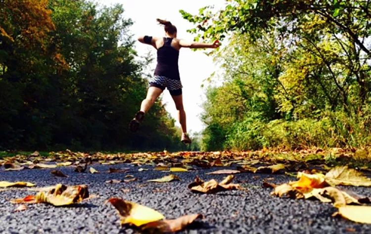 跑步前面跑得比较慢后面能跑快吗,跑步动作标准为什么还是跑不快