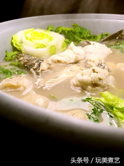 豆腐鳕鱼羊肉,鲜豆腐煮鱼