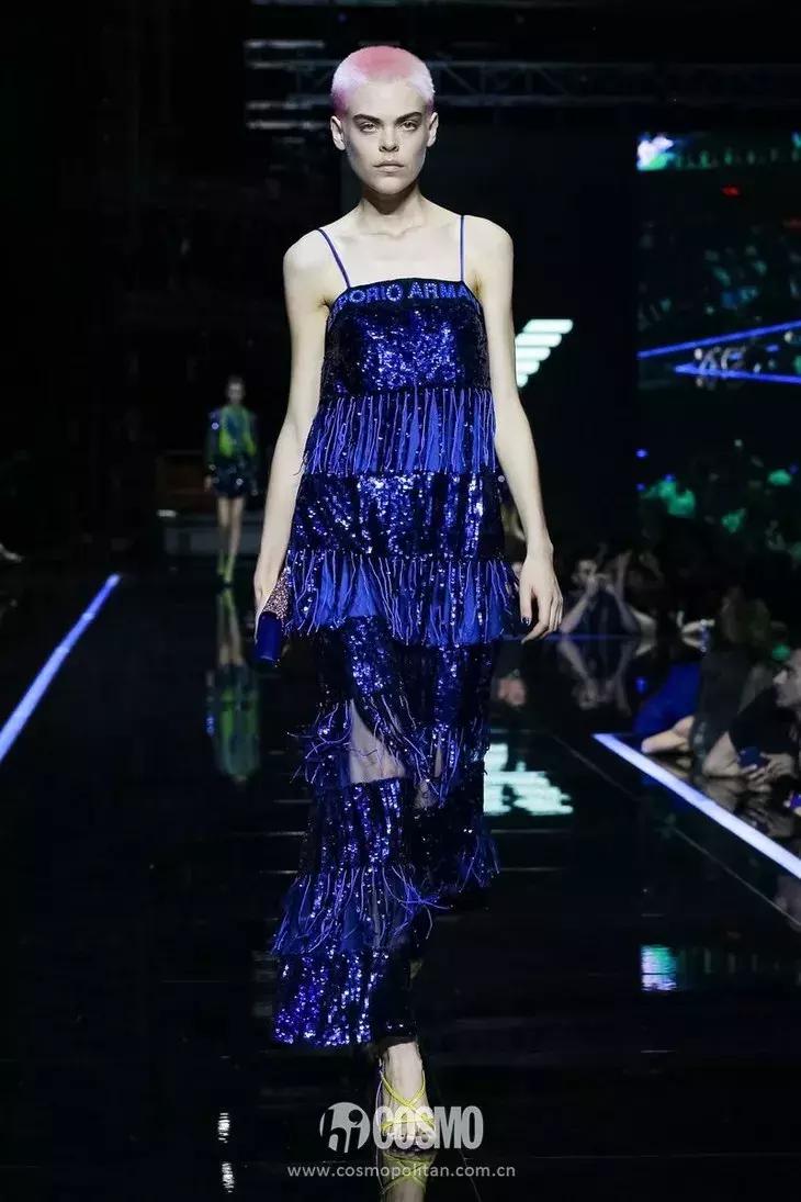 丫丫已经美“腻”了！于是穿上EmporioArmani帅气一回