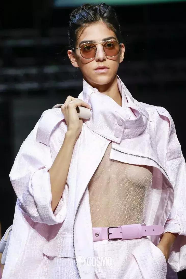 丫丫已经美“腻”了！于是穿上EmporioArmani帅气一回