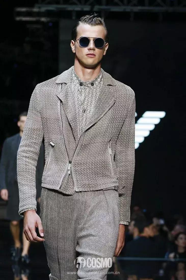 丫丫已经美“腻”了！于是穿上EmporioArmani帅气一回