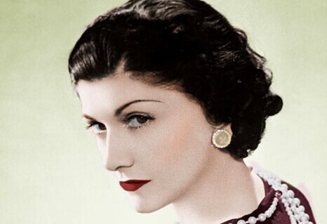 韩国女星“性感小野马”活动直播脱衣,别想太多,我是来看皮肤的