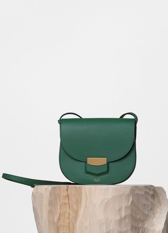 如果你是CELINE的老板会因为换了设计师就不卖自家爆款了吗？