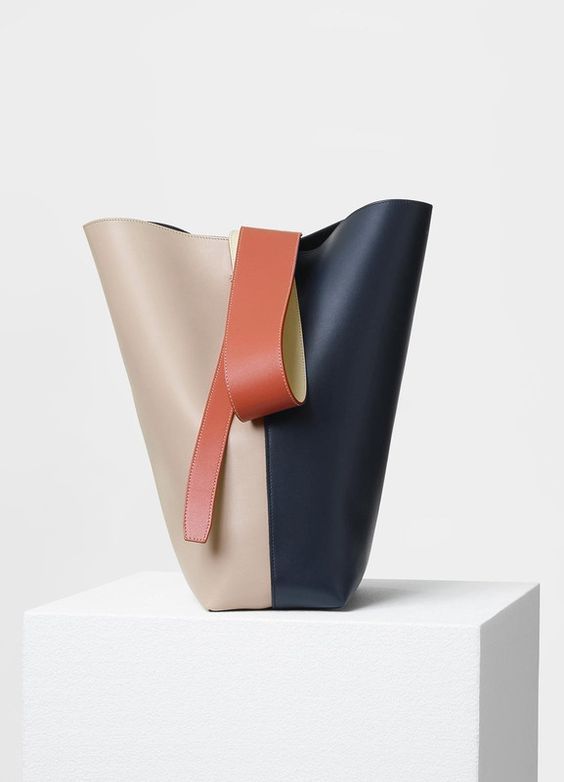 如果你是CELINE的老板会因为换了设计师就不卖自家爆款了吗？