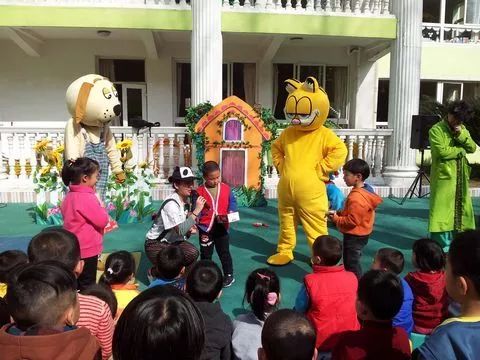 2018静安国际嘉年华启幕 静安大融城携手百家商户慈善义卖