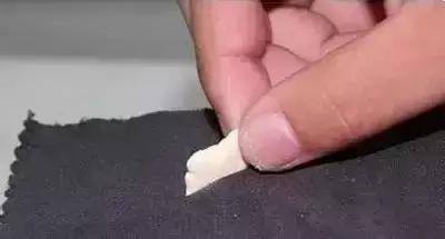 衣服不管染上什么只需一招,衣服染到污渍怎么洗掉
