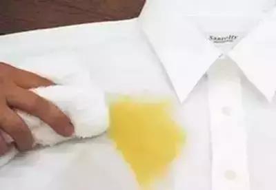 衣服不管染上什么只需一招,衣服染到污渍怎么洗掉