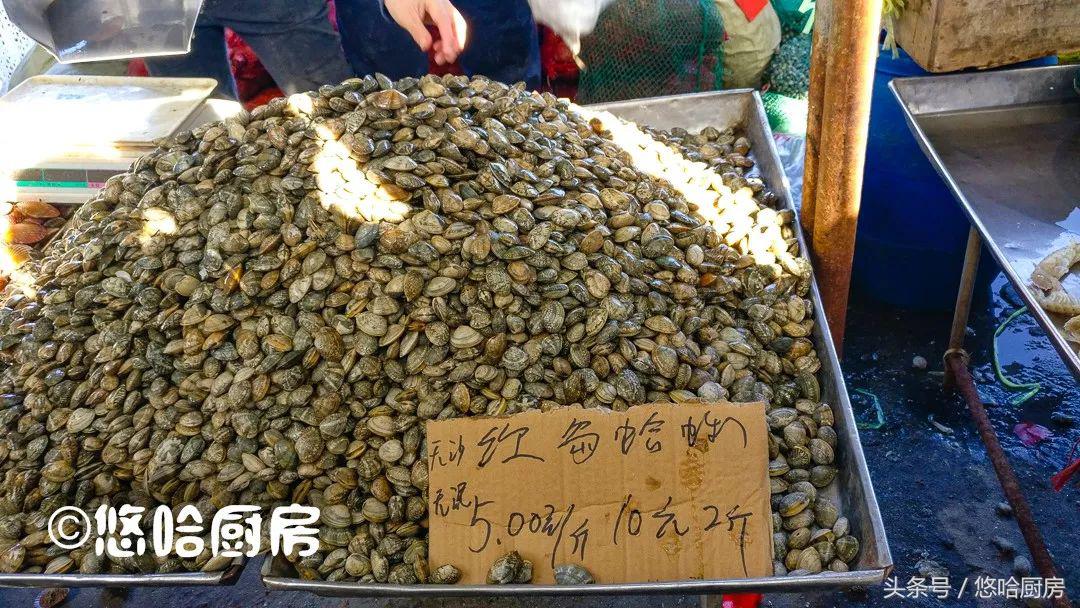 岛城中秋假期，农贸市场人挤人，海鲜价格翻倍涨，马鮹子40块1斤