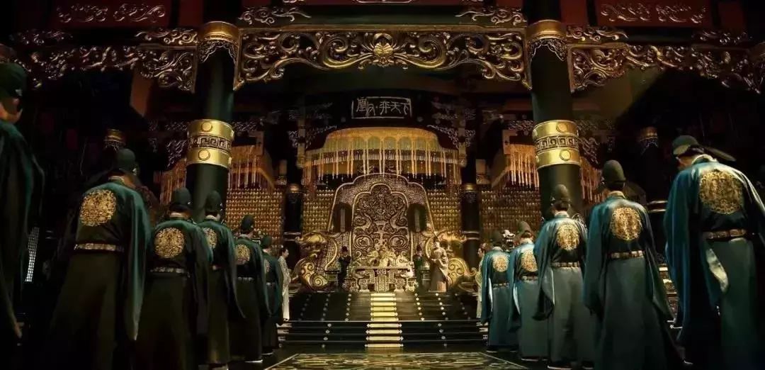 用色精彩，用光讲究，构图精巧！这部热播剧值得摄影师借鉴