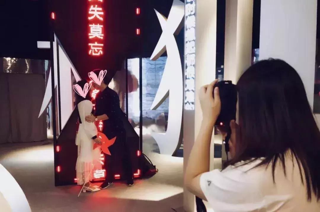 戚薇都来拍拍拍！比IMAX还震撼的沉浸剧场，足足1000㎡共17种主题