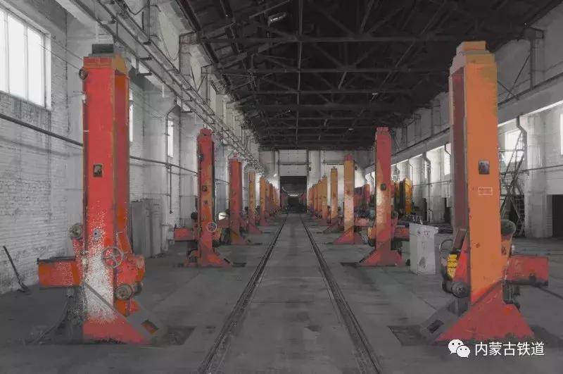 旅客还在熟睡中，他们竟悄悄换走了火车底盘！