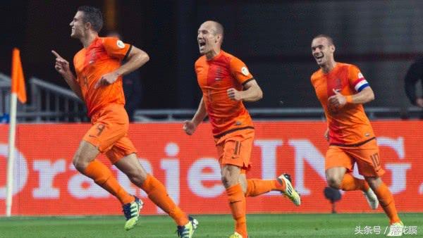 进攻型中场打法和思路八人制,最适合新手的足球战术