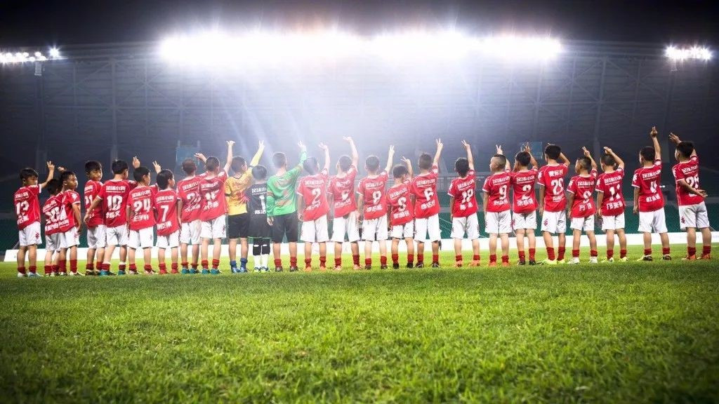 相聚中原！中国足球小将球员在郑州KappaKids两门店亲切互动