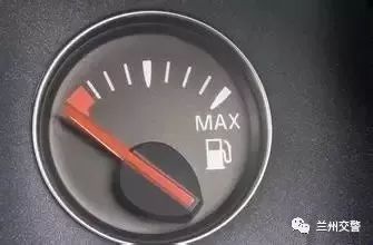 汽车油表为什么突然下降,汽车油表总是归零为什么