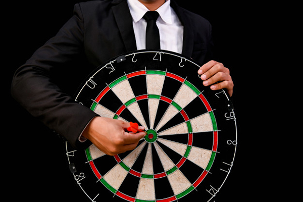 飞镖运动成人,飞镖适合学生党吗