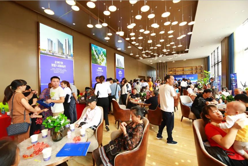 *钟金**领航，武广启航｜*钟金**武广新城营销中心盛大开放！未卖先火！