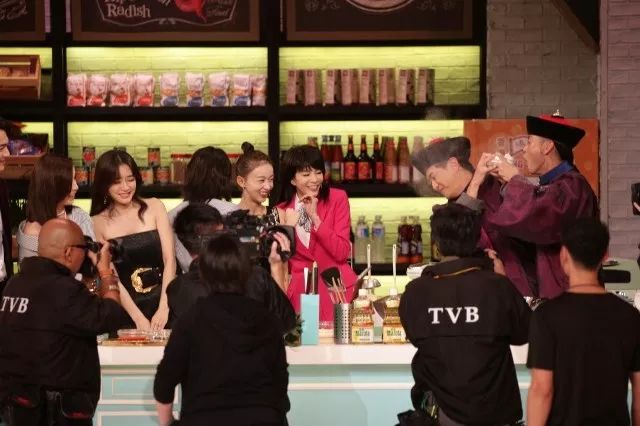 TVB名嘴主持反串扮演“高贵妃”预告即将再次入院通波仔