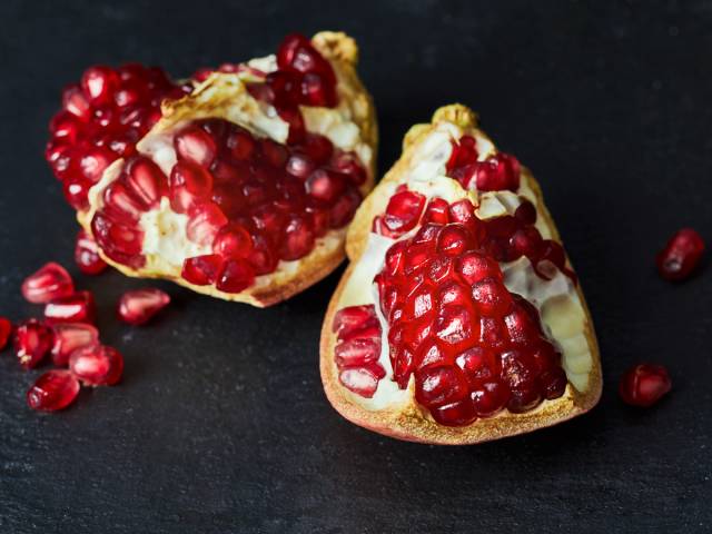 正宗品种嫁接突尼斯软籽石榴,精品高杆突尼斯软籽石榴