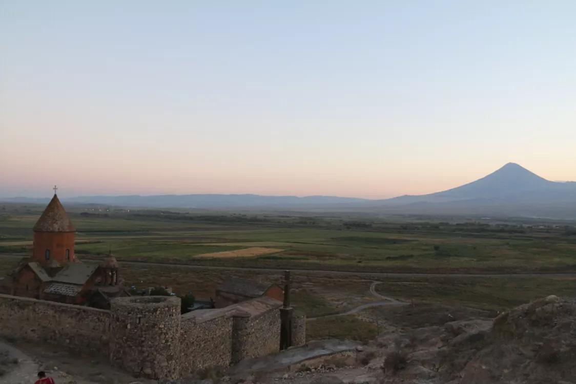 土耳其亚拉腊雪山下的亚美尼亚“深坑”修道院（霍瑞维拉修道院）