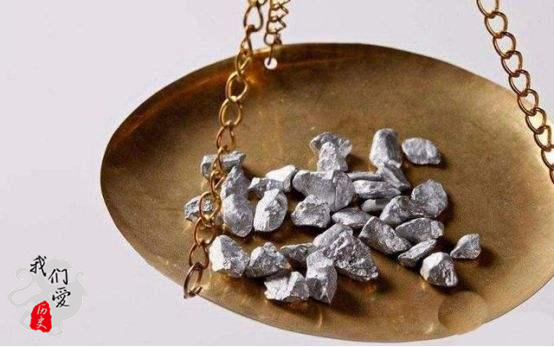 古时候白银一万两有多重,古代一万两白银值多少钱