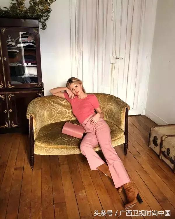 针织衫短袖里面应该穿什么,黑色金丝宽松短袖针织衫怎么搭