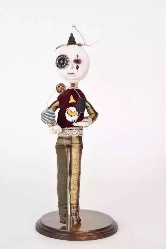 12岁男孩用捡来的破烂，打造出一个暗黑王国，吓哭一票成年人……