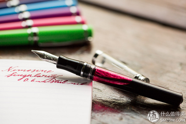 斑马三方联名钢笔,三方联名纯白钢笔