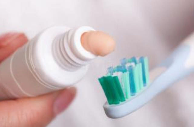 被黄蜂蛰了怎么办最有效的方法,被黄蜂蛰了肿了怎么办