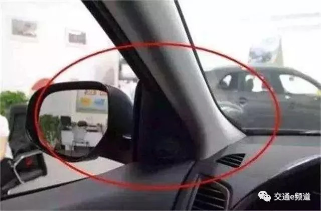 开车时盲区在什么位置,新手开车上路遇到盲区