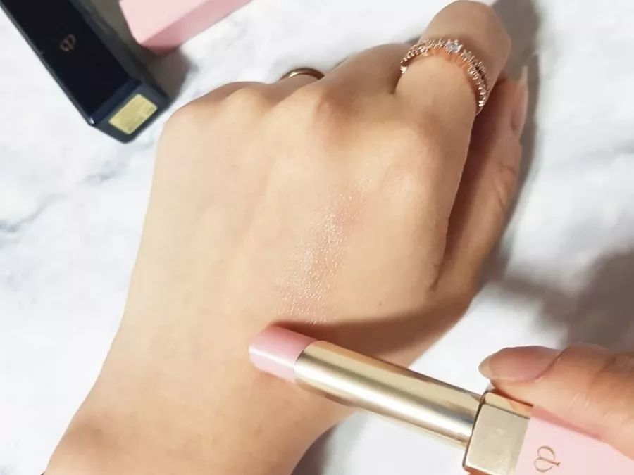 口碑爆表的12款秋冬润唇膏，不买你的嘴会不答应！