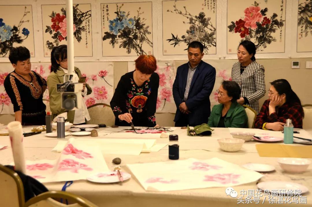 梁桂玲孔雀,梁桂玲画牡丹叶