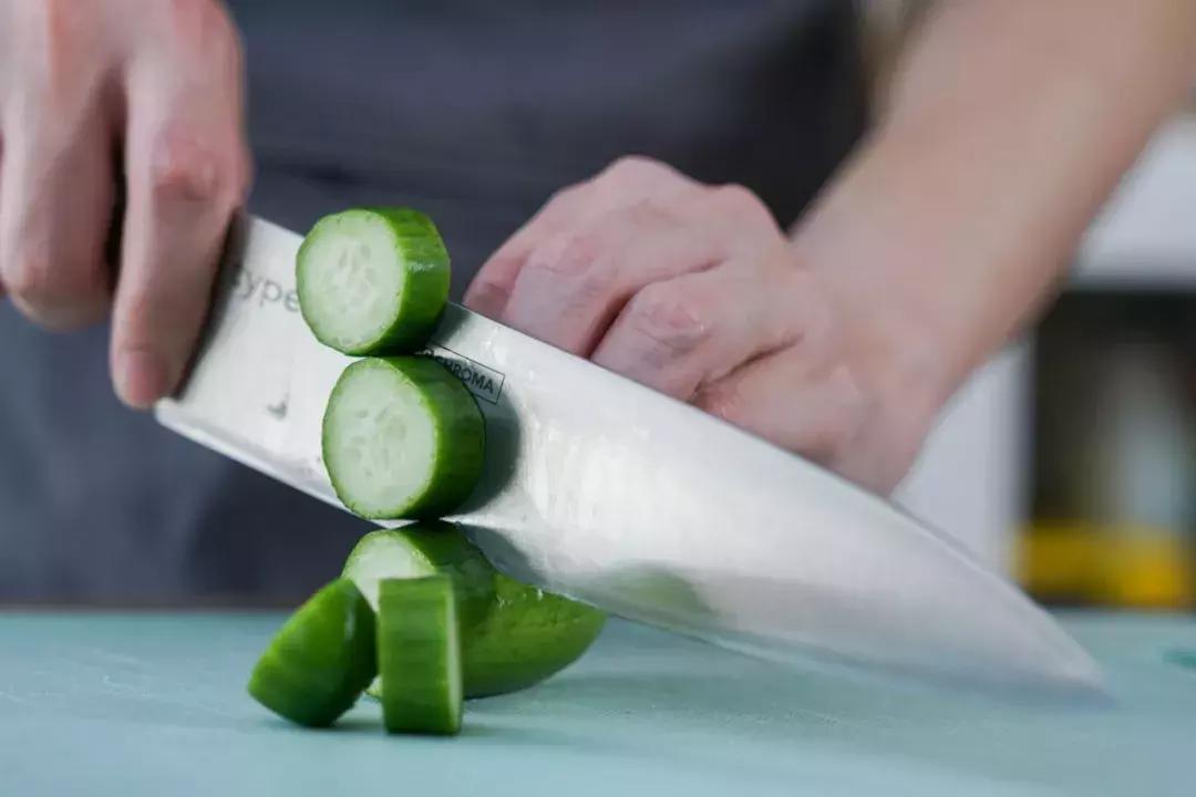 工作累了喝一杯小酒,上班这么辛苦还要回家做饭