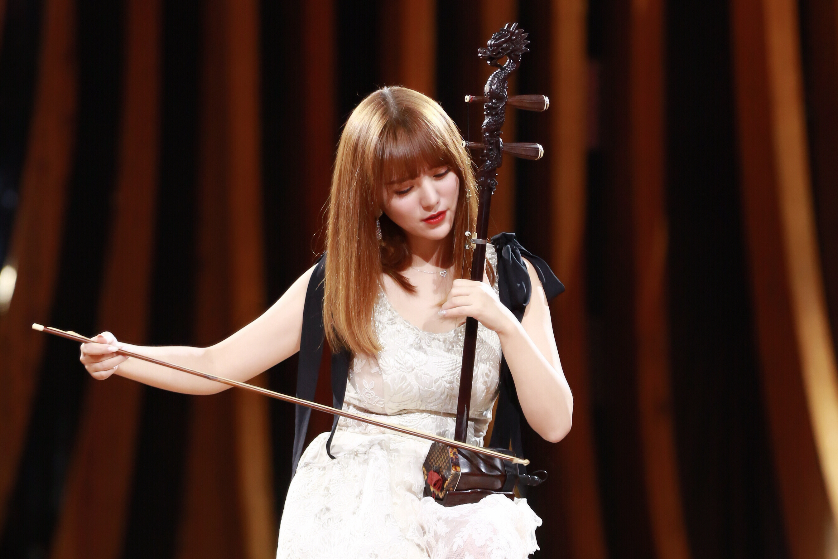 阿兰九眼天珠和李连杰的九眼天珠,最牛的富婆