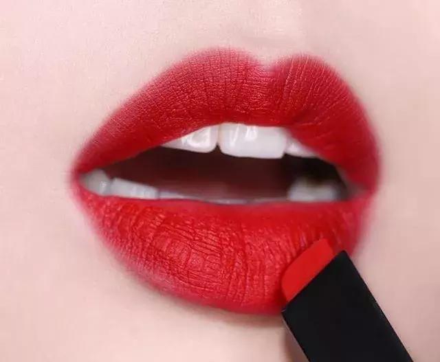 戚薇最近用的口红,戚薇同款口红ysl