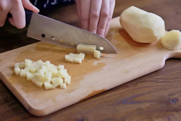 用土豆煎什么好吃,煎土豆煎几分钟才好吃