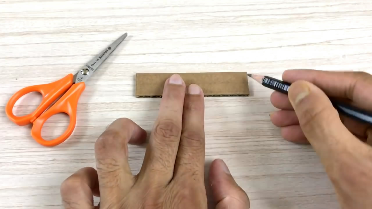 用纸板制作杭州西湖的观光船,纸质运河船模型手工制作