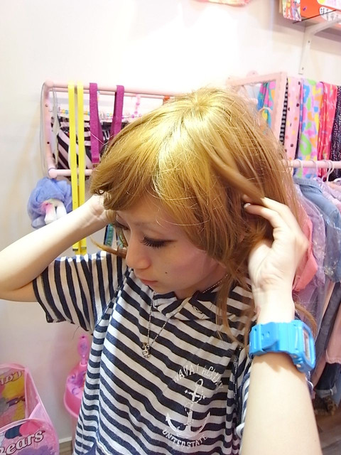 半扎马尾假发抓夹的正确戴法,一片假发片的正确戴法如何不分层