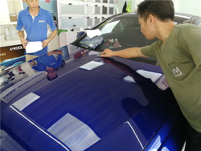 11款奔驰c200有镀膜玻璃吗,奔驰c200电镀蓝银金车膜