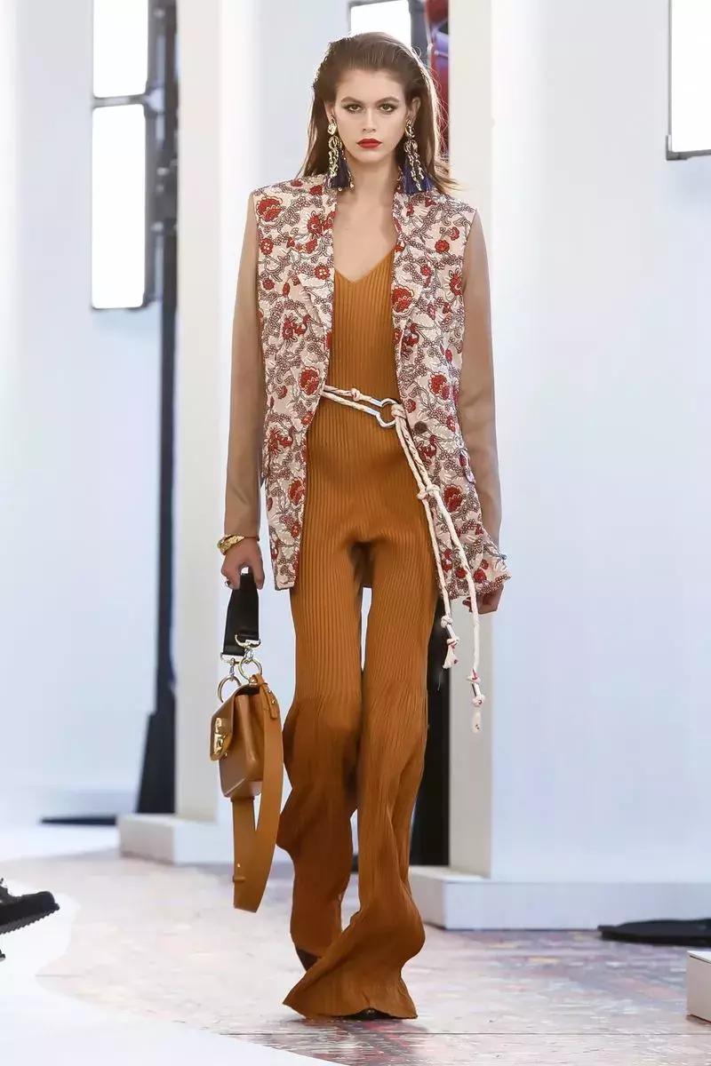 戚薇霸气走秀,唐嫣戚薇机场街拍大全