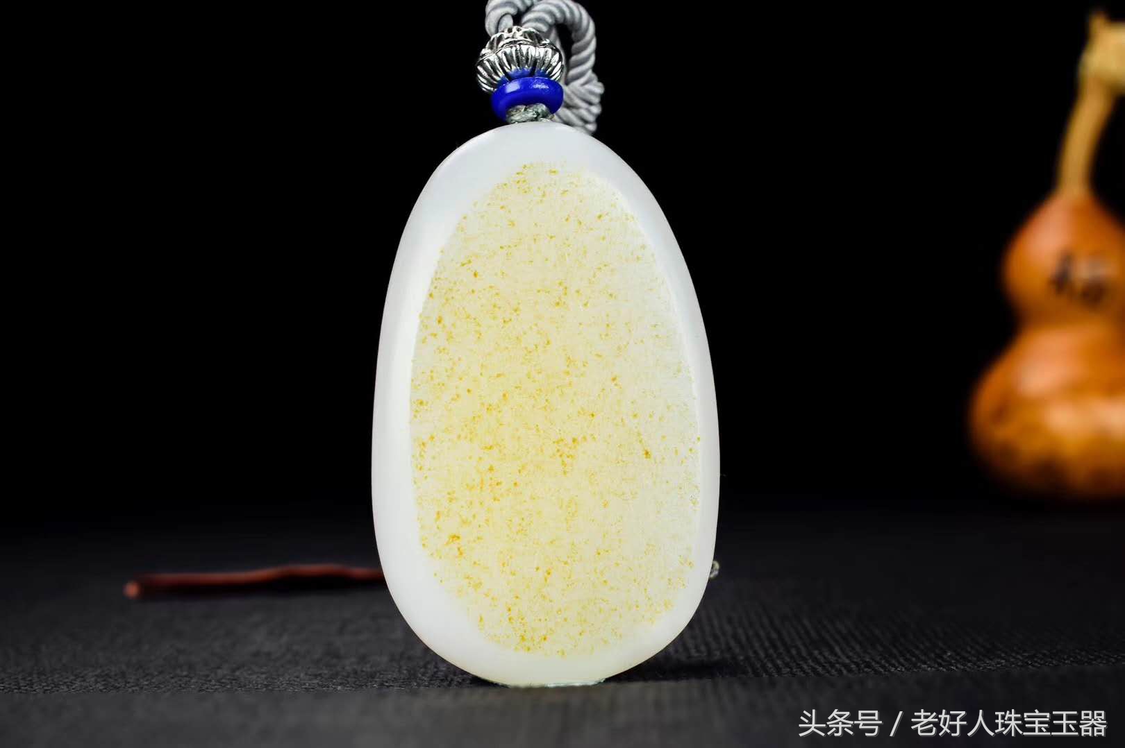 和田玉带黑沁青玉是籽料还是山料,新疆和田玉青玉属于山料还是籽料