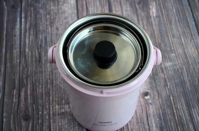 你还在厨房里汗流浃背地煲汤吗？试试这款焖烧锅，让你美美哒喝汤