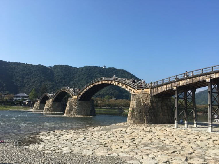 吃了会前程似锦？心诚则灵！品尝日本山口县的新岩国名产：莲根面