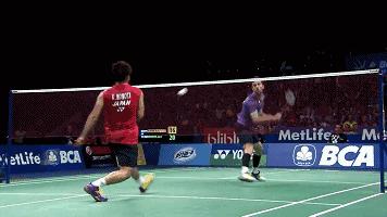 羽毛球学习动作视频教程,羽毛球步法训练前进扑球后退杀球